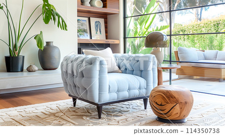 現代時尚的用餐空間配有設計師家具和室內綠化。輕鬆的氛圍。 現代時尚的用餐空間配有設計師家具和室內綠化。輕鬆的氛圍。 114350738