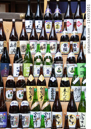 供奉神社的清酒 供奉神社的清酒 114351051
