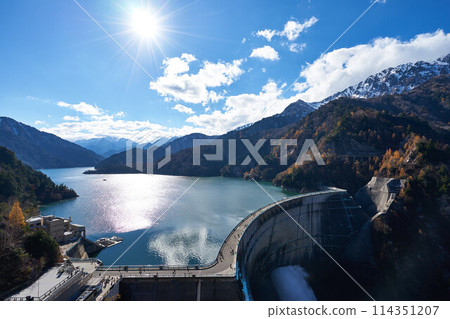 富山縣黑部水壩的秋天 114351207