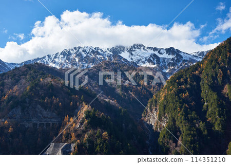 Autumn Tateyama Mountain Range from Kurobe Dam, Toyama Prefecture 114351210