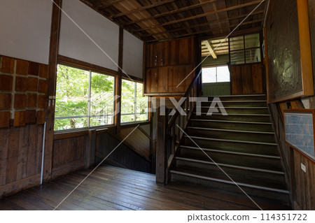 Wooden school building from the Showa era (Gunma/former Hanawa Elementary School) 114351722