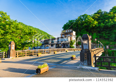 Gujo Hachiman, Shinbashi Bridge and Yoshida River, Morning Scene 114352392
