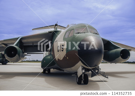 自衛隊飛機降落 114352735