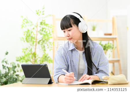 Online class, high school student, girl, headphones Online class, high school student, girl, headphones 114353125