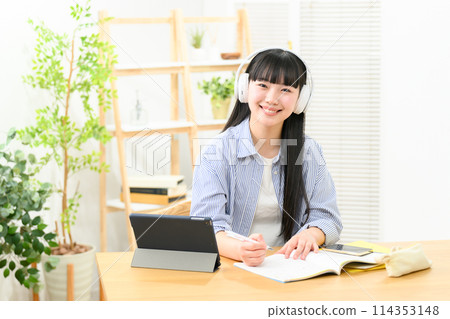 網課高中女生耳機 114353148