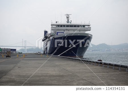 Highly anticipated new whaling ship "Sekikujiramaru" docked at Shimonoseki Port 114354131