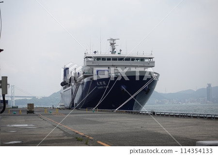 Highly anticipated new whaling ship "Sekikujiramaru" docked at Shimonoseki Port 114354133
