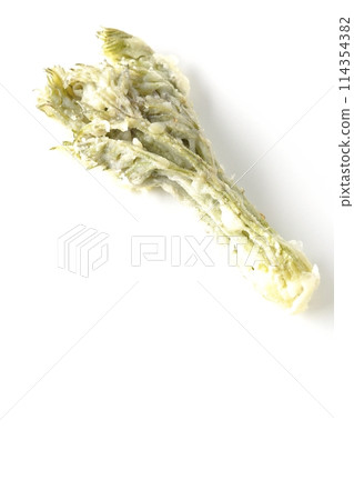 白色背景下拍攝的鱈魚芽天婦羅 114354382