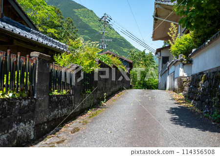 Country road 114356508