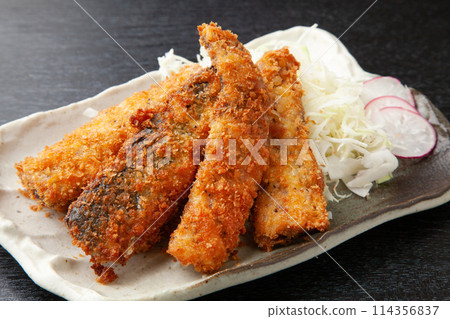 Sardine fries 114356837