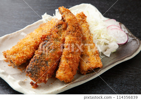 Sardine fries 114356839