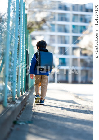 小學生上學 114357170