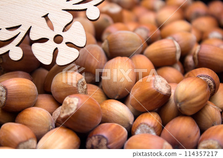 Many peeled hazel nuts - background of nature Many peeled hazel nuts - background of nature 114357217