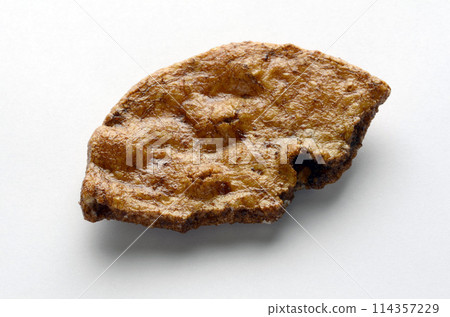 Cracked rice cracker 114357229