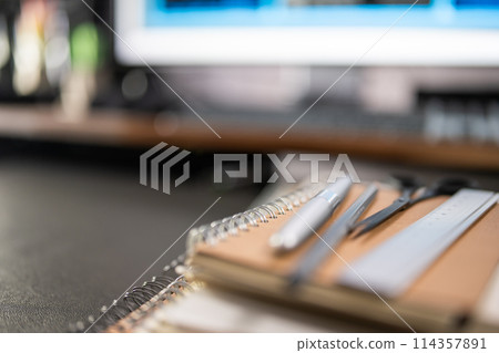 Desk Desk 114357891