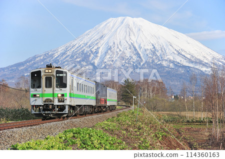 函館本線 俱知安小澤 JR 北海道 木葉 142-8 + 那霸 29001 + 木葉 141-8 114360163