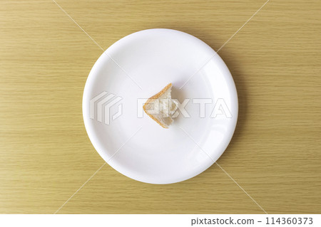 A little bit of bread on a plate. An image of poverty 114360373