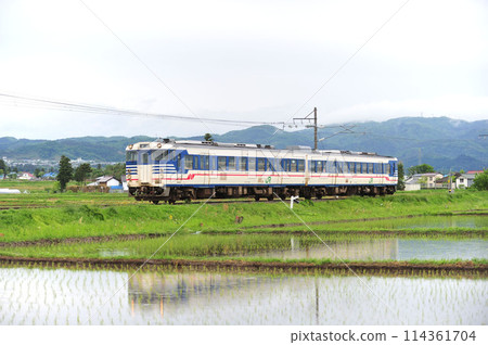 Ban'etsu West Line Aizuwakamatsu-Dojima JR East Kiha 47-1515 + Kiha 47-519 (Niitsu) 114361704