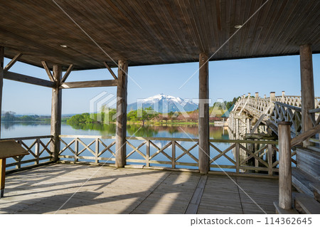 Mount Iwaki seen from Tsuru-no-Mai Bridge in Aomori Prefecture Mount Iwaki seen from Tsuru-no-Mai Bridge in Aomori Prefecture 114362645