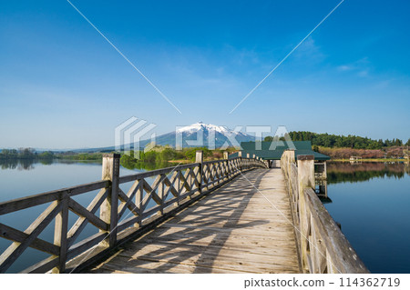 "Aomori Prefecture" Clear blue sky and Tsuru-no-mai Bridge, the longest wooden triple drum bridge in Japan "Aomori Prefecture" Clear blue sky and Tsuru-no-mai Bridge, the longest wooden triple drum bridge in Japan 114362719