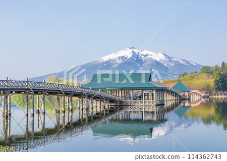 "Aomori Prefecture" Clear blue sky and Tsuru-no-mai Bridge, the longest wooden triple drum bridge in Japan "Aomori Prefecture" Clear blue sky and Tsuru-no-mai Bridge, the longest wooden triple drum bridge in Japan 114362743