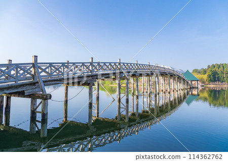 "Aomori Prefecture" Clear blue sky and Tsuru-no-mai Bridge, the longest wooden triple drum bridge in Japan "Aomori Prefecture" Clear blue sky and Tsuru-no-mai Bridge, the longest wooden triple drum bridge in Japan 114362762