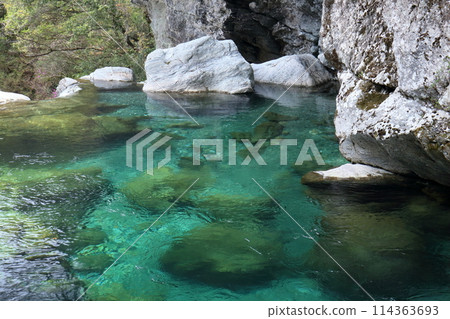 阿梅加里瀑布、瀑布入口處的風景（高知縣土佐町瀨戶川溪谷） 114363693