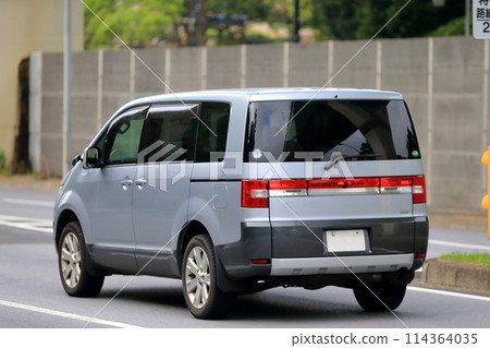 運動中的小型貨車 114364035