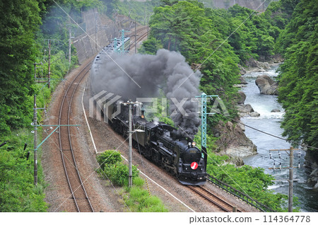 Joetsu Line Kamimaki-Minakami JR East C61-20+C57-180+12 series Ganbarou Japan Joetsu Line Kamimaki-Minakami JR East C61-20+C57-180+12 series Ganbarou Japan 114364778