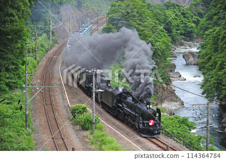Joetsu Line Kamimaki-Minakami JR East C61-20+C57-180+12 series Ganbarou Japan Joetsu Line Kamimaki-Minakami JR East C61-20+C57-180+12 series Ganbarou Japan 114364784