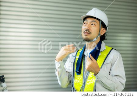 工人在建築工地工作 114365132