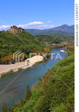 The Kiso River and the castle tower and main citadel of the ruins of Naegi Castle (Nakatsugawa City, Gifu Prefecture) The Kiso River and the castle tower and main citadel of the ruins of Naegi Castle (Nakatsugawa City, Gifu Prefecture) 114365477