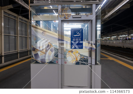 Smoking area on the Shinkansen platform at Takasaki Station 114366573