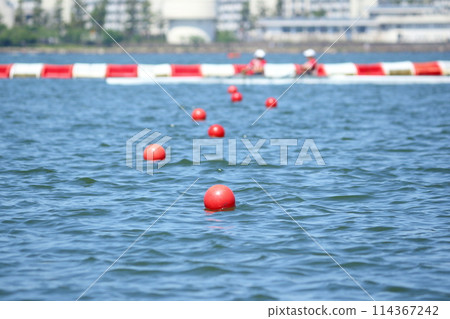 琵琶湖賽艇場上漂浮著展示賽道的花車 114367242