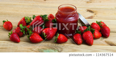 Strawberry jam and ripe berries 114367514