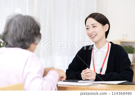 Care manager who conducts long-term care insurance certification survey Long-term care support specialist Care manager who conducts long-term care insurance certification survey Long-term care support specialist 114368490