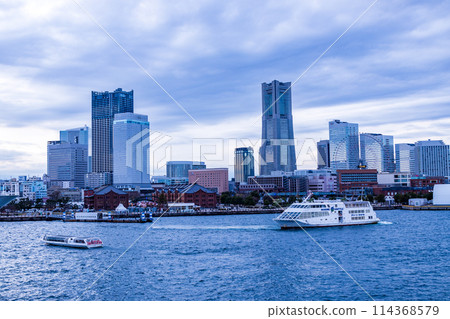 (Kanagawa Prefecture) Evening view of Yokohama Minato Mirai from Osanbashi Pier 114368579