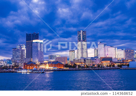 (Kanagawa Prefecture) Yokohama Minato Mirai, fully lit up as seen from Osanbashi Pier (Kanagawa Prefecture) Yokohama Minato Mirai, fully lit up as seen from Osanbashi Pier 114368652