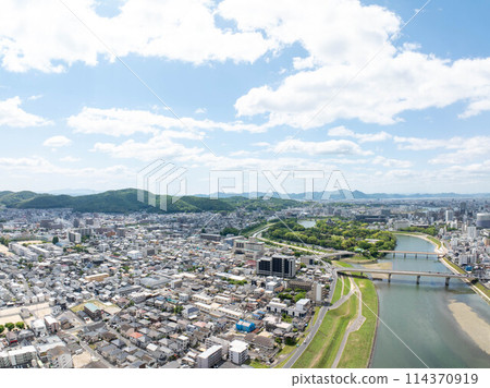 [Aerial view] Asahikawa, Okayama city and Korakuen_15 114370919