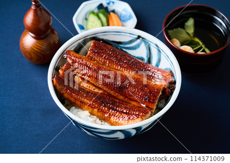 Large Unadon (eel rice bowl) Large Unadon (eel rice bowl) 114371009