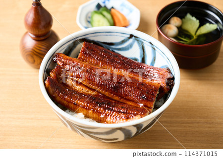 Large Unadon (eel rice bowl) Large Unadon (eel rice bowl) 114371015