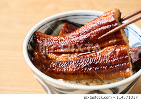 大鰻魚蓋飯 大鰻魚蓋飯 114371017