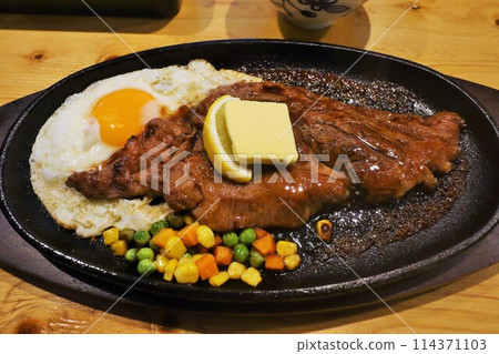 Okinawa Miyako beef steak 114371103