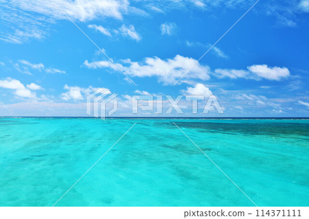 沖繩宮古島 夏日藍天與大海 沖繩宮古島 夏日藍天與大海 114371111