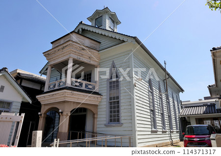 A stroll through downtown Takahashi City. Takahashi Christian Church stands on Konyagawa Street. On the left is the tax office. A stroll through downtown Takahashi City. Takahashi Christian Church stands on Konyagawa Street. On the left is the tax office. 114371317