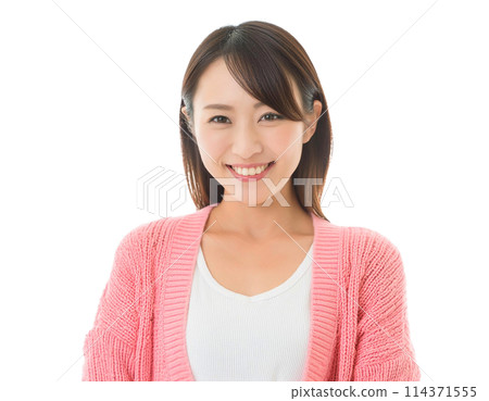 一位日本女子帶著微笑 114371555