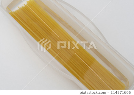 Water-soaked pasta 114371606