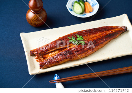 Grilled eels 114371742