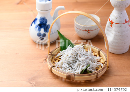 Whitebait (boiled whitebait) 114374792