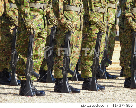 Ground Self-Defense Force members lined up with guns 114374896